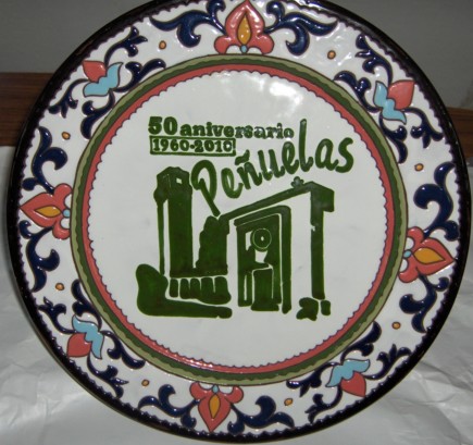 platos como ste, creados del taller de cermica municipal de Peuelas, entregados a los maestros homenajeados